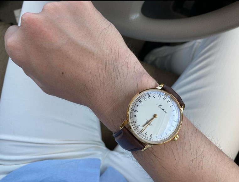 @kutsuzuki.71 様　 イタリアンテイストの装いにÅkerfalk24時間腕時計を合わせていただきました。